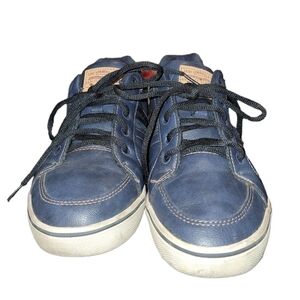Levis Blue Tennis Shoes Size 6. Blue and brown lace up tennis shoes